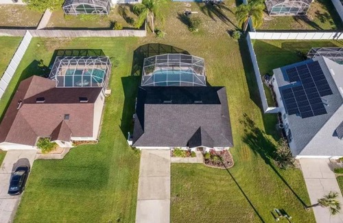 Sunridge Woods House | Cute Beach Villa w POOL/ 9 mile to Disney