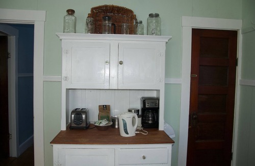 Bridgton House | Cute Bridgton Bungalow walk to town location