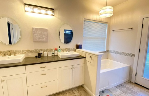 Eagle House | Cute, Bright home with pool