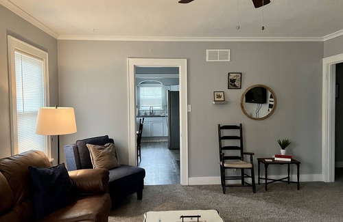 Atchison House | Cute Bungalow-Close to BC! Great for families!