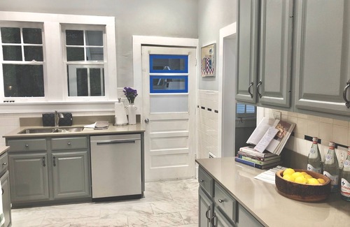 Winter Park House | Cute bungalow minutes walk from Park Avenue.