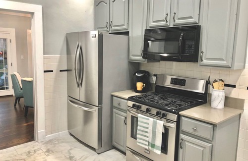 Winter Park House | Cute bungalow minutes walk from Park Avenue.