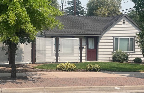 Redmond House | Cute Bungalow w/garage Downtown Redmond - 4 guests