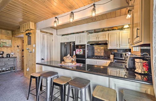 Cedar Glen Cabin | Cute Cabin + Deck < 2 Mi to Lake Arrowhead Village