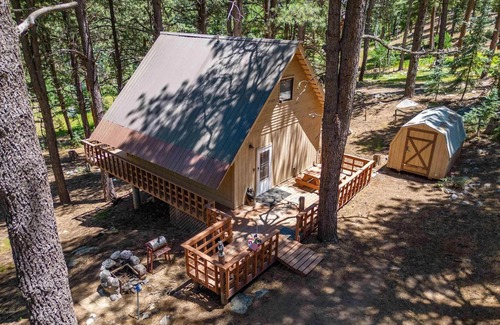 Vallecito House | Cute Cabin in the pines 3 minutes from lake a walk to the river and beautiful drive to Durango