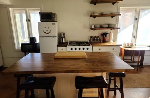 Morganton Cabin | Cute cabin next to Pisgah National Forest; Hot tub Wi-Fi