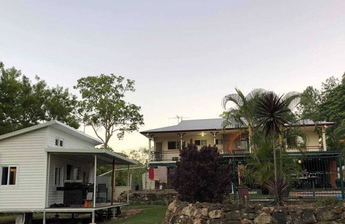 Burpengary Cabin | Cute Cabin with Pool, Sauna, Hot Tub & Day Spa, Pet Friendly