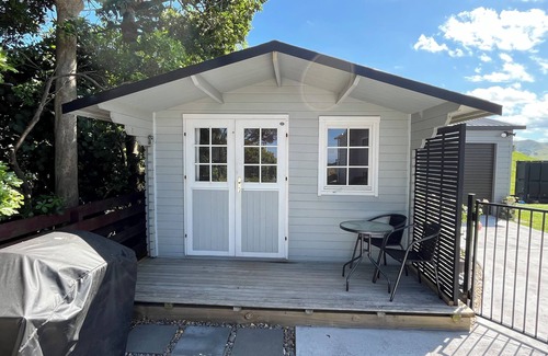 Waihi Beach Cabin | Cute cabin with sea views and oh so close to the beach.
