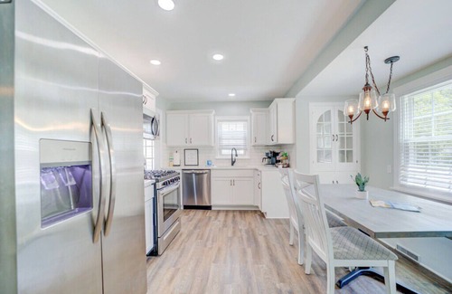 Lakeside House | Cute Cape Cod House!
