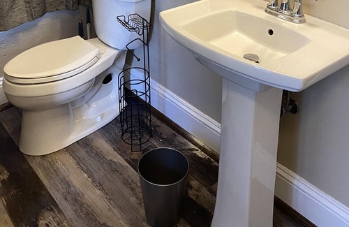 Canton House | Cute Carriage House near Canton/Asheville Jet Tub