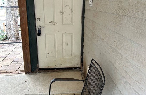 San Marcos House | Cute Casita . near river tubing. room service. dog friendly. quiet area