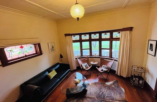 Wellington House | Cute, character bungalow only 10 Mins from CBD with outdoor bath