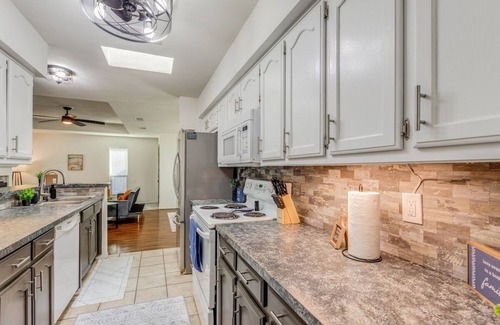 Frisco House | Cute Chic 2B 2B Duplex APT
