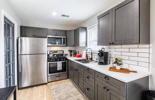 Melvindale House | Cute, Chic & Updated Melvindale Cottage!