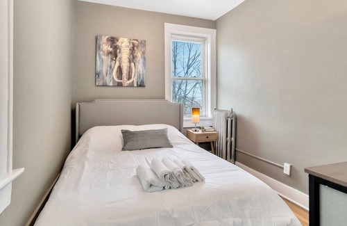 Midtown Apartment | Cute City Apartment w/ Workspace near Downtown