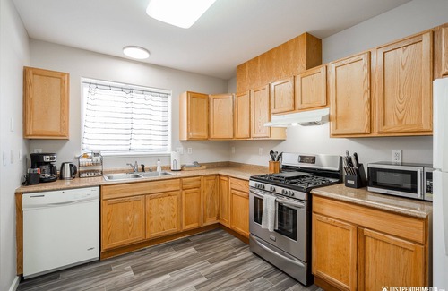 Taku - Campbell House | Cute & Close to Dining, Trails, Shopping, Airport! Perfect Anchorage location!