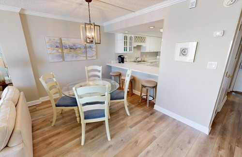 Seaspray Condo | Cute Coastal Getaway Beach House 202A