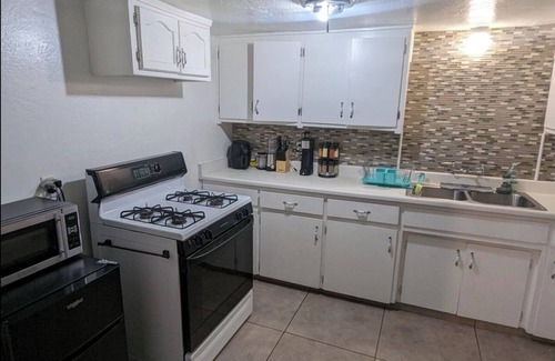 Oildale Apartment | Cute & Comfortable getaway