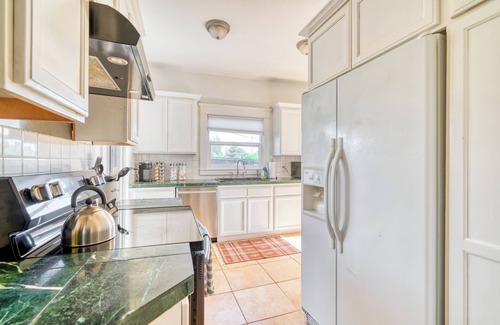 King House | Cute & Comfortable Portland Home with 91 WalkScore
