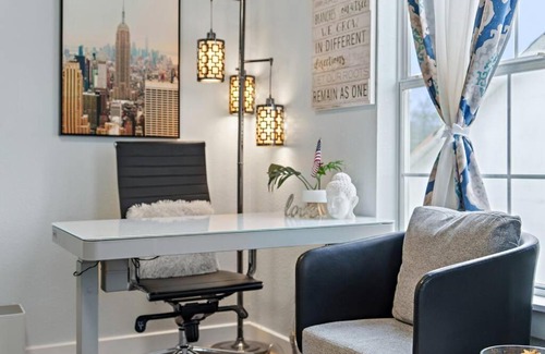 Cedar Crest Apartment | Cute & comfy 10min to Downtown (15 steps)