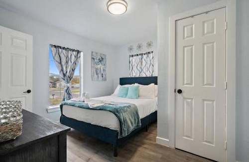 Cedar Crest Apartment | Cute & comfy 10min to Downtown (15 steps)