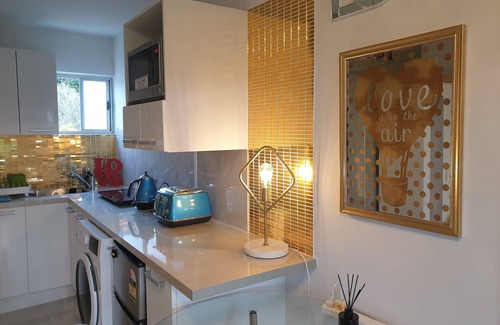 Mount Albert Apartment | CUTE, COMFY, AFFORDABLE STUDIO 23 +CARPARK