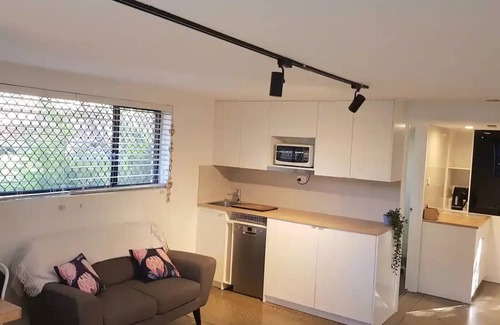 Kelvin Grove Apartment | Cute & Comfy~Close to RBH,QUT,Vic Park,QLD Ballet