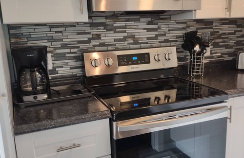 Atlantic Beach Apartment | Cute Condo - great pool, 3-min walk to the Ocean, free cable & wifi!