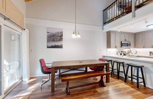 Carnelian Woods Condo | Cute condo with shared pool, hot tub and tennis