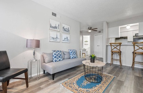 Park Central Apartment | Cute & Contemporary 1 Bed Apt! Easy Pool Access!