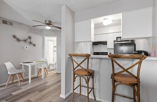 Park Central Apartment | Cute & Contemporary 1 Bed Apt! Easy Pool Access!