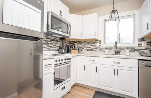 Midland House | Cute Convenient Midland Duplex