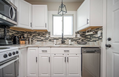 Midland House | Cute Convenient Midland Duplex