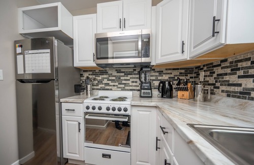 Midland House | Cute Convenient Midland Duplex