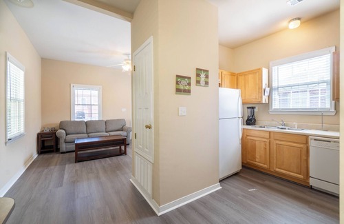 Old East Hill House | Cute Cottage | 2 Bed, 1 Bath