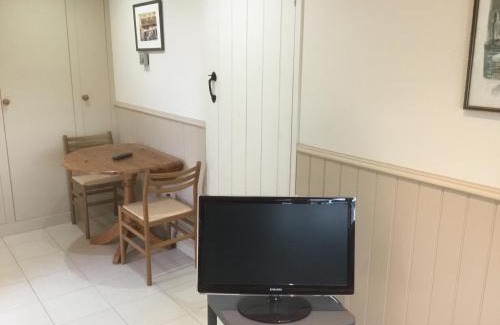 Crowthorne Apartment | Cute Cottage 2024 Traveller Award