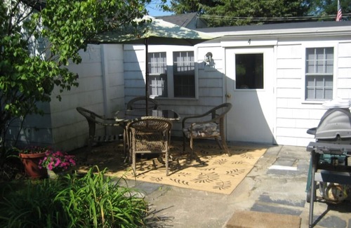 Southold Cottage | Cute Cottage Apartment Near town, beaches and vineyards (WBH)