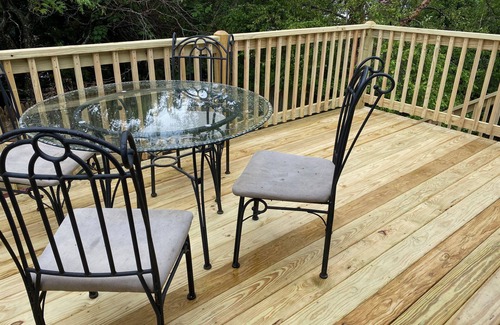 Newbury Cottage | Cute cottage by the sea - longer term winter rates available - please inquire