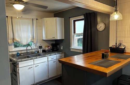 Historic District Cottage | Cute Cottage-Historic District