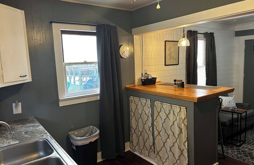 Historic District Cottage | Cute Cottage-Historic District