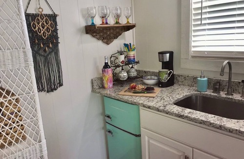 Carmine House | Cute cottage just 5 minutes to Round Top!