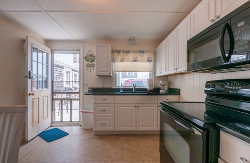 East Sandwich House | Cute cottage just 50 feet from East Sandwich Beach!
