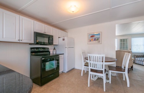 East Sandwich House | Cute cottage just 50 feet from East Sandwich Beach!