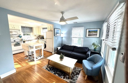 Newport East Cottage | Cute cottage located between First and Second Beaches.