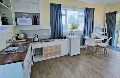 Taupo House | Cute Cottage - Opposite Bungee *No Service Fee*