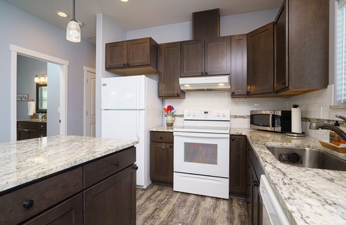 Anacortes House | Cute cottage, peek-a-boo view close to everything Anacortes has to offer.