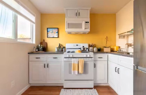 Torrance House | Cute Cottage Style Unit