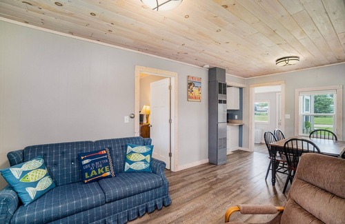 Arcadia House | Cute cottage - walk to beach and nature preserve - budget-friendly, washer/dryer