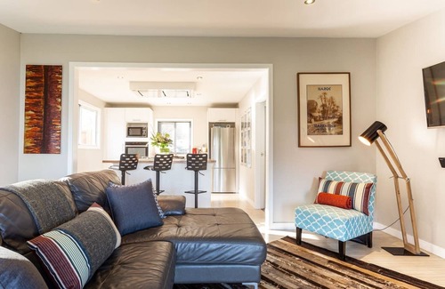 Closeburn Cottage | Cute Cottage with Hot Tub & Uninterrupted Lake Views
