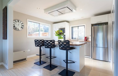Closeburn Cottage | Cute Cottage with Hot Tub & Uninterrupted Lake Views